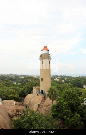 18th Oct 2015, Mahabalipuram Tamil Nadu, India. Tourist visiting the Mahabalipuram Lighthouse completed in 1904 Stock Photo