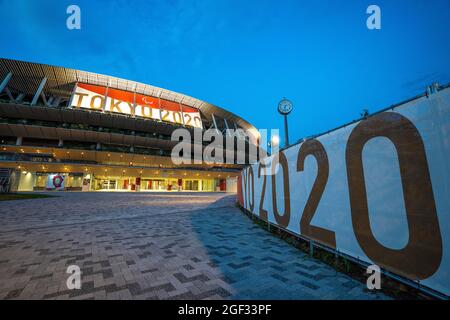 (210823) -- TOKYO, Aug. 23, 2021 (Xinhua) -- Photo taken on Aug. 23, 2021 shows exteriors of the Olympic Stadium in Tokyo, Japan. The Tokyo Paralympic Games will open on August 24 and close on September 5. (Xinhua/Xiong Qi) Stock Photo