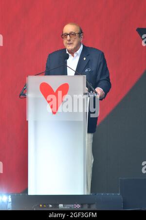 NEW YORK, NEW YORK - AUGUST 21: Clive Davis speaks during We Love NYC: The Homecoming Concert Produced by NYC, Clive Davis, and Live Nation on August 21, 2021 in New York City. (Photo by John Atashian)