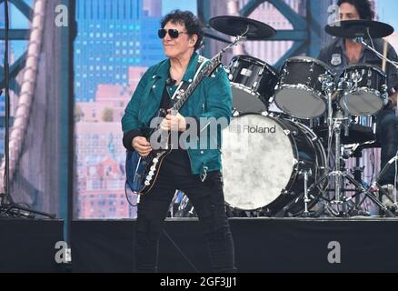 Guitarist Neil Schon of Journey performs onstage during We Love NYC: The Homecoming Concert Produced by NYC, Clive Davis, and Live Nation on August 21, 2021 in New York City. (Photo by John Atashian) Stock Photo