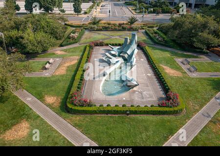 SALEM, UNITED STATES - Aug 17, 2021: Capitol Fountain, sometimes called Sprague Fountain, on the grounds of Capitol Park and the Capitol Park Mall in Stock Photo