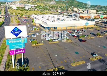 SAMS Club, Walmart and Suburbia wholesale warehouse and car parking on  Paseo Río Sonora or Vado del Rio Sonora. Hermosillo, Mexico. (Photo by Luis  Gut Stock Photo - Alamy
