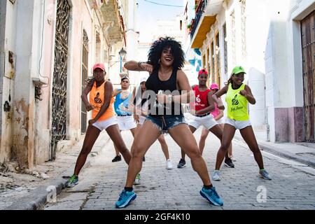 Dancers rehearse on street corner in Havana, Cuba Stock Photo