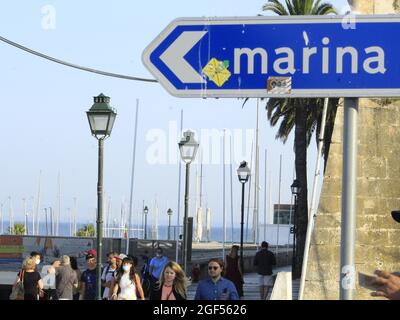 Cascais, Portugal. 23rd Aug, 2021. (INT) Movement of people in the city of Cascais. August 23, 2021, Cascais, Portugal: Movement of people in the city of Cascais, in metropolitan region of Lisabon, on Monday (23), during the European summer and in the midst of the coronavirus pandemic. (Credit Image: © Edson De Souza/TheNEWS2 via ZUMA Press Wire) Stock Photo