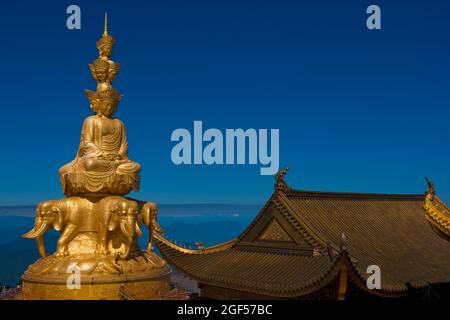 China, Sichuan, Emeishan City, Golden statue of Samantabhadra at summit of Mount Emei Stock Photo