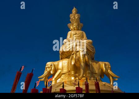 China, Sichuan, Emeishan City, Golden statue of Samantabhadra at summit of Mount Emei Stock Photo