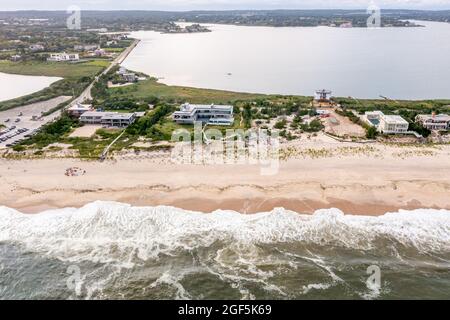 Ocean front homes on Flying Point Road, Water Mill, NY Stock Photo
