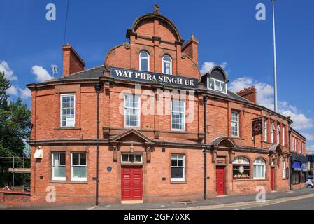 The Wat Phra Singh Buddhist Temple and Meditation Centre at Top Locks in Runcorn. Formerly the Waterloo public house. It was also known as The Archer Stock Photo