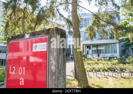 Darmstadt, Germany. 24th Aug, 2021. The building L201 on the campus Lichtwiese of the TU Darmstadt is cordoned off in the morning. The day before, six people had been brought to clinics here with symptoms of poisoning such as malaise and discoloration, a 30-year-old student was in a critical condition. Credit: Frank Rumpenhorst/dpa/Frank Rumpenhorst/dpa/Alamy Live News Stock Photo