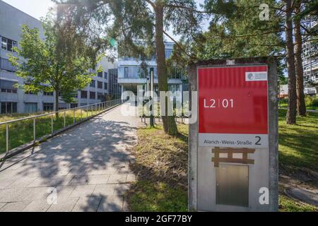 Darmstadt, Germany. 24th Aug, 2021. The building L201 on the campus Lichtwiese of the TU Darmstadt is cordoned off in the morning. The day before, six people had been brought to clinics here with symptoms of poisoning such as malaise and discoloration, a 30-year-old student was in a critical condition. Credit: Frank Rumpenhorst/dpa/Frank Rumpenhorst/dpa/Alamy Live News Stock Photo