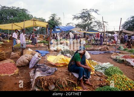 Weekly market at Perundurai near Erode in Tamil Nadu, India Stock Photo