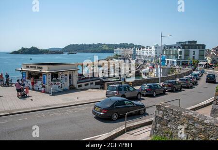 Plymouth, Devon, England, UK. 2021. The esplanade looking towards the West Hoe area and the Cornish coastline. Plymouth, UK. Stock Photo
