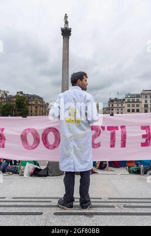 London, UK. 10th Aug, 2021. An Extinction Rebellion protester with Tell The Truth on his back during the protest in London. (Credit Image: © Dave Rushen/SOPA Images via ZUMA Press Wire) Stock Photo