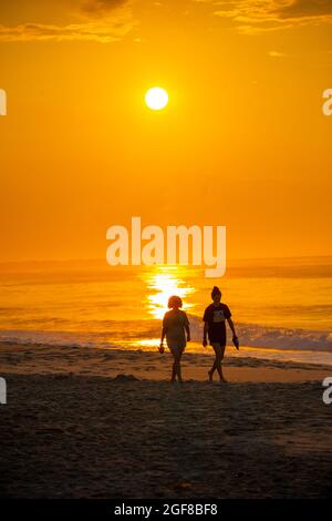 Cape May, United States. 24th Aug,  2021. Crowds watch as the sun rises Tuesday, August 24, 2021 over Poverty Beach in Cape May, New Jersey. The heatwave over the eastern United States continues today with highs in the lower 90 degree range with lots of humid air. ( Credit: William Thomas Cain/Alamy Live News Stock Photo