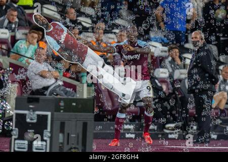 LONDON, ENGLAND - AUGUST 23: Michail Antonio of West Ham celebrate after scoring he’s 1st goal during the Premier League match between West Ham United Stock Photo