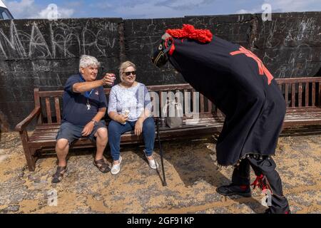 Laurence Bond with his Hooden Horse interacting with people during Broadstairs Folk Week, August 2021 Stock Photo