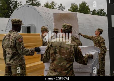 U.S. soldiers with the 41st Field Artillery Brigade, set up bedding for Afghan refugees at the Grafenwoehr Training Area August 22, 2021 in Grafenwoehr, Germany. Grafenwoehr Training Area will provide temporary lodging for evacuees from Afghanistan as part of Operation Allies Refuge. Stock Photo