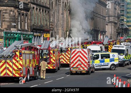 Scottish Fire and Rescue Service tackling a fire on George IV Bridge in Edinburgh's Old Town on 24th August 2021. Stock Photo