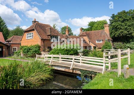 Wooden bridge over River Pang, Bradfield, Berkshire, England, United Kingdom Stock Photo