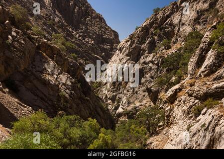 Valley of Zagros mountains, around presumed battle field of 'Persian Gate', Alexander the great, suburb of  Yasuj, Iran, Persia, Western Asia, Asia Stock Photo