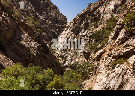 Valley of Zagros mountains, around presumed battle field of 'Persian Gate', Alexander the great, suburb of  Yasuj, Iran, Persia, Western Asia, Asia Stock Photo