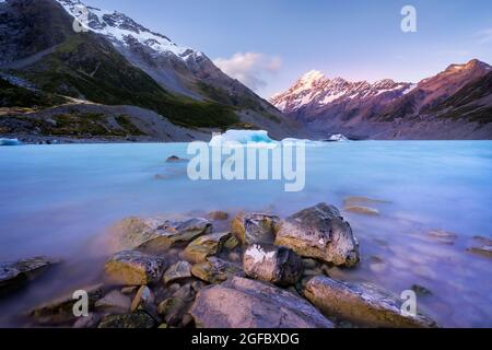 Sunset at Hooker Lake, Hooker Valley Track, Aoraki/Mt Cook National Park, Canterbury, South Island, New Zealand Stock Photo