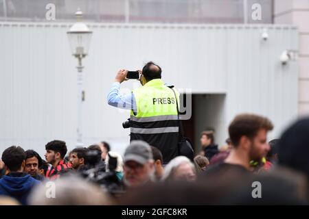 Vienna, Austria. 24th August, 2021. Demonstration human rights are non-negotiable, in solidarity with the people of Afghanistan. The demonstration takes place in front of the Ministry of the Interior on Minoritenplatz. A press photographer at work. Stock Photo