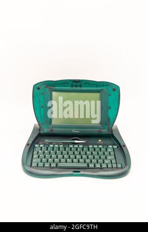 Apple eMate 300 translucent green plastic laptop PDA for schoolchildren produced in 1997 Stock Photo