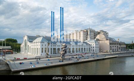 Moscow, Russia - August 24, 2021: Hydroelectric power station on Bolotnaya Embankment with monumental sculpture work, Big Clay number 4 made by the Stock Photo