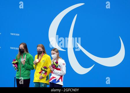 Great Britain's Toni Shaw (right) celebrates with the bronze medal, Hungary's Zsofia Konkoly (left) with the silver and Australia's Lakeisha Patterson with the gold after the Women's 400m Freestyle - S9 Final at the Tokyo Aquatics Centre on day one of the Tokyo 2020 Paralympic Games in Japan. Picture date: Wednesday August 25, 2021. Stock Photo