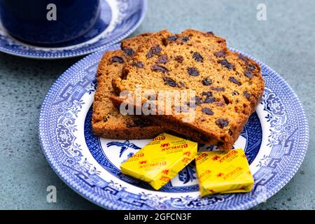 Tea and Welsh bara brith bread at Tyddyn Mawr Tea Room, Cwm Ystradllyn, Snowdonia National Park, Wales, UK Stock Photo