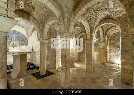 Early Christian Crypt  San Casto, 4th century, Cathedral of Trivento, Columns, arches, Byzantine-style frescoes Stock Photo