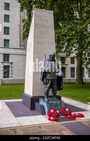 Korean War Memorial London in Victoria Embankment Gardens Whitehall London - sculptor Philip Jackson, unveiled 2014. Stock Photo