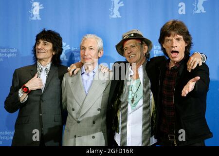 Berlin, Germany. 07th Feb, 2008. The Rolling Stones - Ron Wood (l-r), Charlie Watts, Keith Richards and Mick Jagger - stand at the photo shoot for the Berlinale opening film 'Shine a light'. Charlie Watts, the drummer of the legendary rock band Rolling Stones, is dead. Credit: dpa/Alamy Live News Stock Photo
