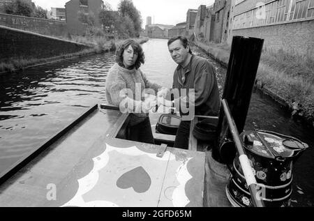 'Cap'n' Michael: actor Michael Elphick as BOON the leading character for the Central TV series BOON in 1985 takes time of from filming to enjoy the life on narrow boat canal craft as he learns to navigate the craft through the Birmingham canal system. Stock Photo