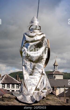 UK, Wales, Carmarthenshire, Llandovery, Castle, stainless steel  Llywelyn ap Gruffudd  statue by Toby and Gideon Petersen from rear overlooking the to Stock Photo