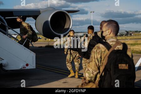 48th Fighter Wing medical personnel board a KC-135 Stratotanker at Royal Air Force Mildenhall, England, to deploy to Ramstein Air Base, Germany, to assist in Operation Allies Refuge Aug. 23, 2021. While deployed to Ramstein, the 48th MDG Airmen will be augmenting the efforts of the 86th Medical Group personnel to ensure the health and safety of the Afghans housed on the installation. (U.S. Air Force photo by Airman 1st Class Cedrique Oldaker) Stock Photo