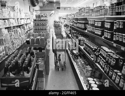 Calvert Texas USA, 1977: Photo feature on elderly woman, Elizabeth Meier of Calvert, Texas who was widowed years earlier and lived in a run-down home in a small Texas town. Here she pushes a grocery cart while shopping at the small local grocery store. ©Bob Daemmrich Stock Photo