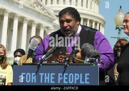 Washington, United States. 25th Aug, 2021. National Co Chair Poor People's Campaign Rev. William Barber speaks during a press conference about the Poor People's Campaign at House Triangle/Capitol Hill in Washington DC, USA. Credit: SOPA Images Limited/Alamy Live News Stock Photo