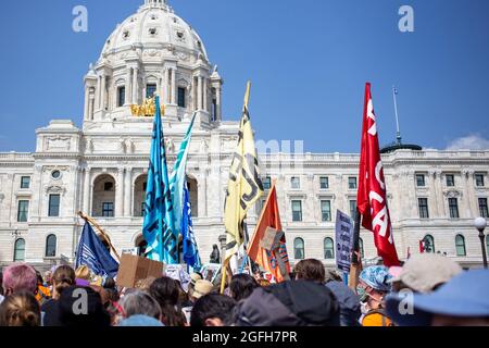 Saint Paul, Minnesota, USA. 25th Aug, 2021. August 25, 2021-Saint Paul, Minnesota, USA: Activists gather outside of the Minnesota State Capitol to protest the construction of Line 3, a pipeline that transports crude oil from Alberta tar sands. While Enbridge contends it is necessary to enable decommissioning an existing pipeline, activists contend the pipeline will hasten the changing climate. (Credit Image: © Henry Pan/ZUMA Press Wire) Stock Photo