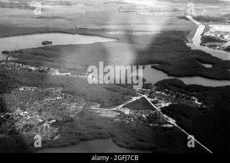 Blick auf Puerto Rico aus dem Flugzeugfenster, 1967. View over Puerto Rico from the airplane window, 1967. Stock Photo