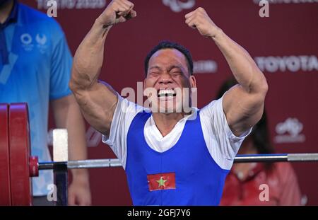 Tokyo, Japan. 26th Aug, 2021. Cong le van of Vietnam celebrates during the men's -49KG powerlifting final at the Tokyo 2020 Paralympic Games in Tokyo, Japan, Aug. 26, 2021. Credit: Cai Yang/Xinhua/Alamy Live News Stock Photo