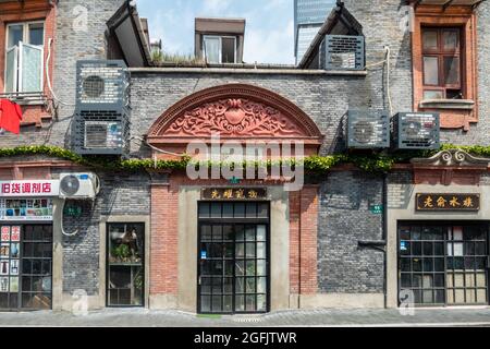 Shanghai, Shanghai, China. 26th Aug, 2021. On August 26, 2021, on both sides of Jiangyin Road in Huangpu District, Shanghai, there are mostly two-story Shikumen Lane houses. There are a lot of green vines along the outer wall of the street, which is nothing special at first glance. Observing carefully, these green leaves are actually simulated leaves with some wires that cannot be hidden inside. Compared with the black wires, this decoration looks much more beautiful. Visual pollution of various overhead lines in old communities is often difficult to deal with. However, in the blocks of Stock Photo