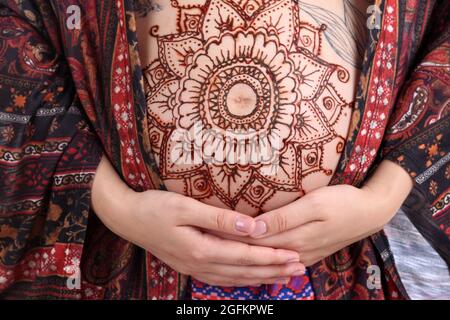 Stylish Belly Mehndi Designs Of 2011 - Henna Designs For Belly - Mehndi  Designs | Mehndi patterns, Henna designs, Mehndi designs