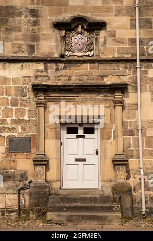 UK, England, Derbyshire, Ashbourne, Church Street, doorway of Queen Elizabeth’s Grammar School founded in 1585 Stock Photo