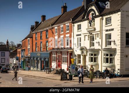UK, England, Derbyshire, Ashbourne, Market Place, Victoria Square, George and Dragon and shops in historic buildings Stock Photo