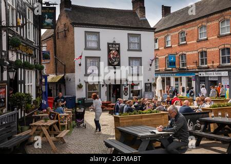 UK, England, Derbyshire, Ashbourne, Market Place, Victoria Square, Ye Olde Vaults pub customers outside in sunshine Stock Photo