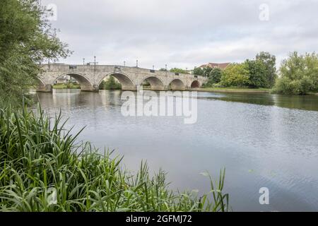 road bridge over the river thames at chertsey in surrey Stock Photo