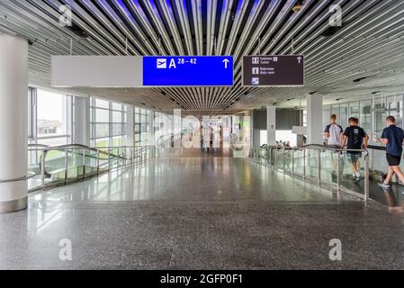 View of the uncrowed Interior of Terminal 1 of Frankfurt International aiport (FRA) beacuse of Covid-19 travel restriction (July 2021) Stock Photo