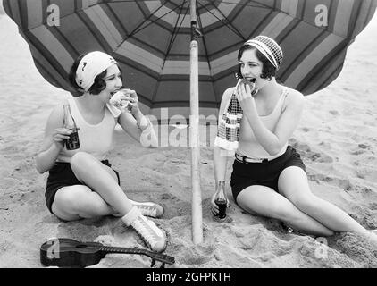 JOAN CRAWFORD at right with fellow American film actress Dorothy Sebastian about 1935 Stock Photo